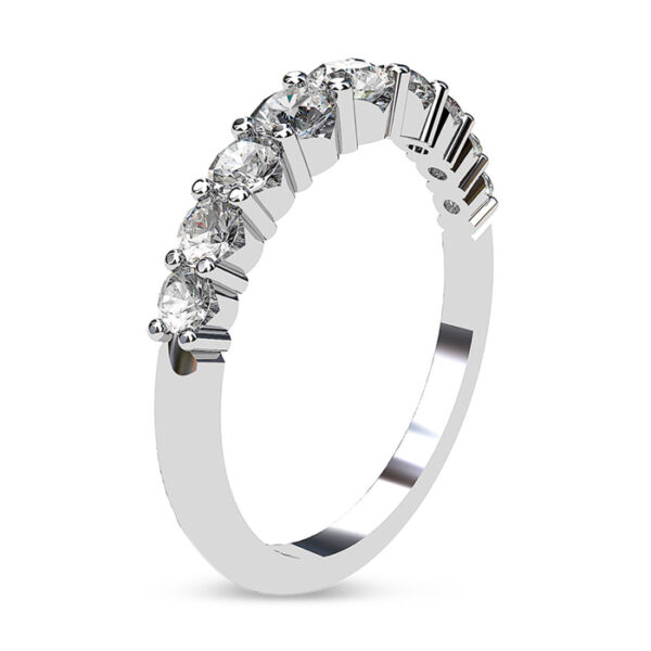 wedding band with graduating diamond size 3